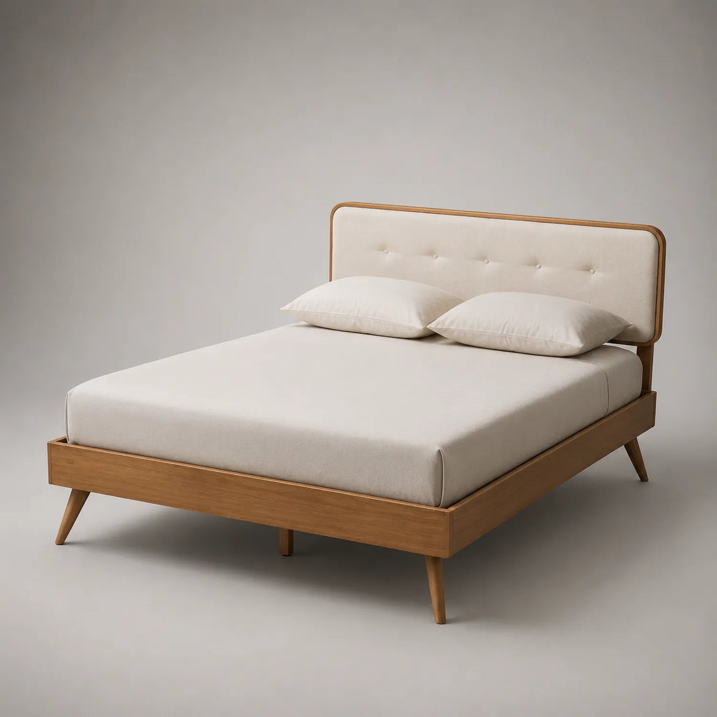 Holzbett mit gepolstertem Kopfteil und Kissen Beige
